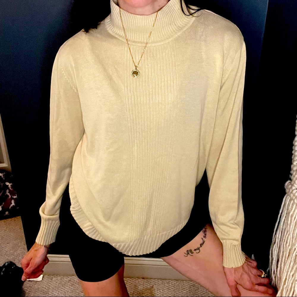 Dress barn turtle neck size medium